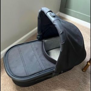 Uppa Baby V2 Bassinet